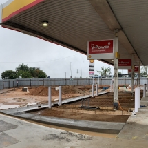 6. Big 5 Hazyview_Forecourt backfilled, bolards planted, ready for concrete
